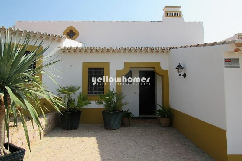 Moradia V3 encantadora com anexo e piscina privada perto da Guia